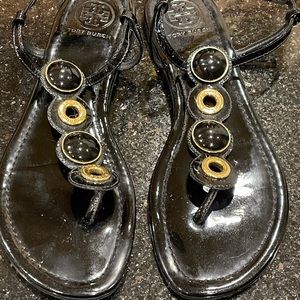 TORY BURCH 8.5 BLACK PATENT LEATHER WITH STUNNING GOLD ACCENTS W/ “TORY BURCH”